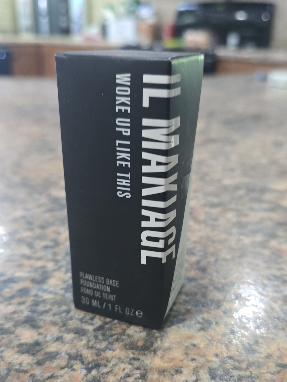 IL MAKIAGE Flawless Base Foundation - New In Box